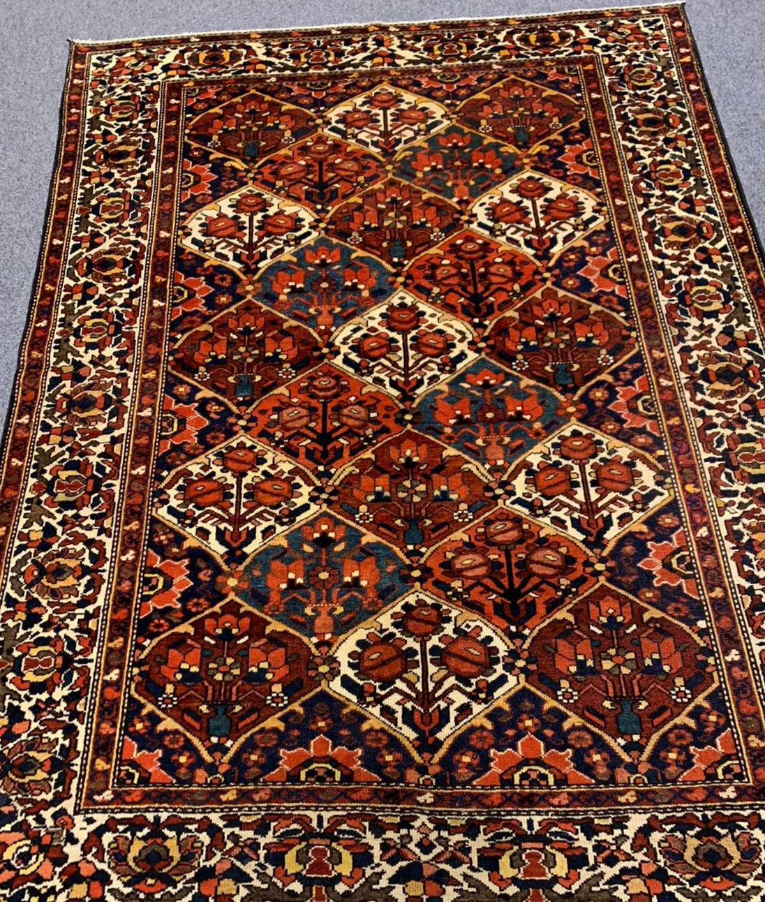 ANTIQUE BAKHTIYARI RUG/CARPET