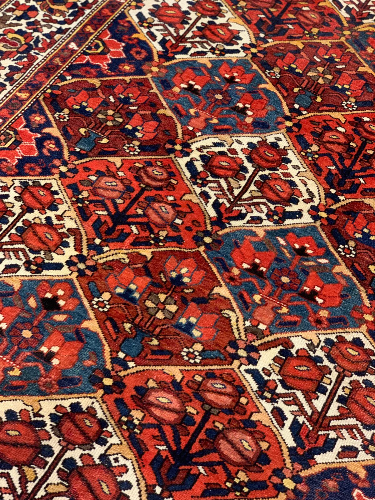 ANTIQUE BAKHTIYARI RUG/CARPET