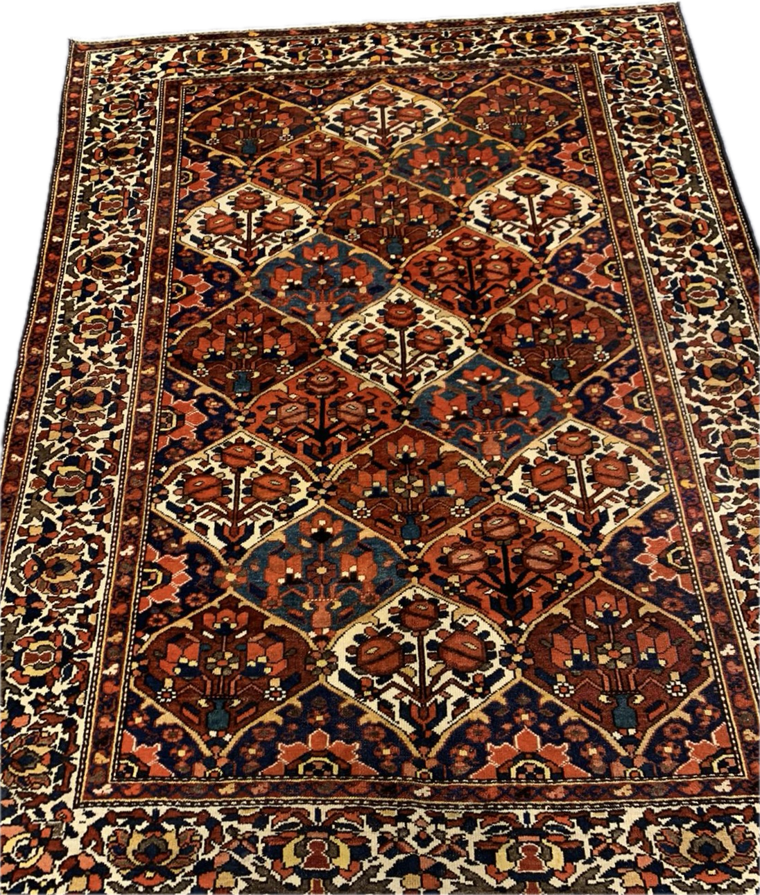 ANTIQUE BAKHTIYARI RUG/CARPET