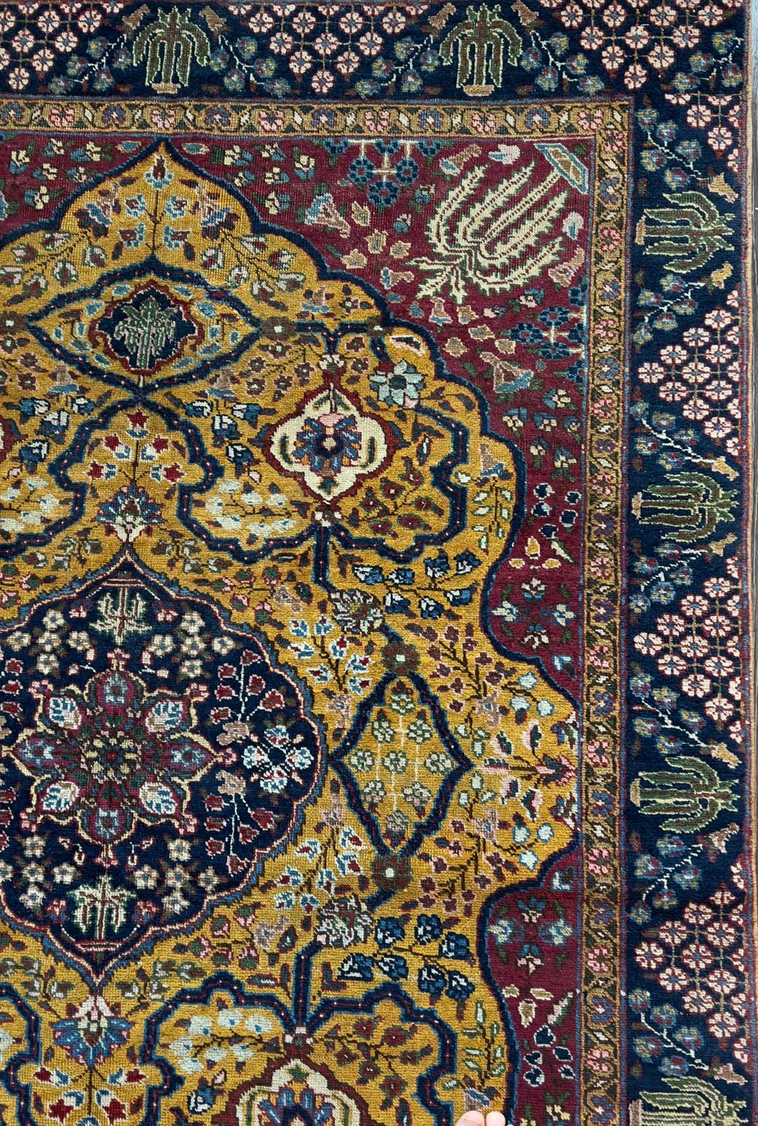 ANTIQUE TABRIZ CARPET/RUG