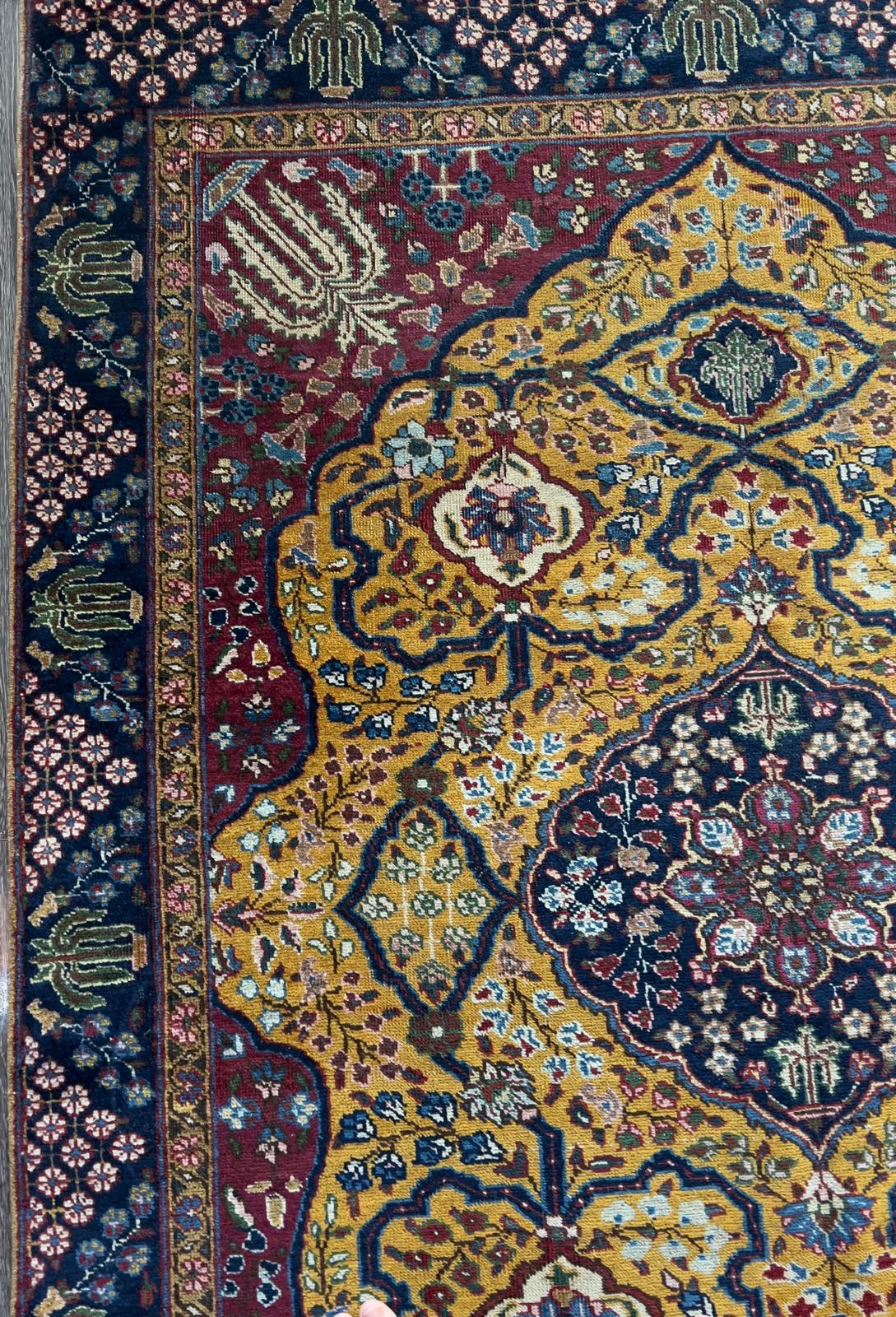 ANTIQUE TABRIZ CARPET/RUG