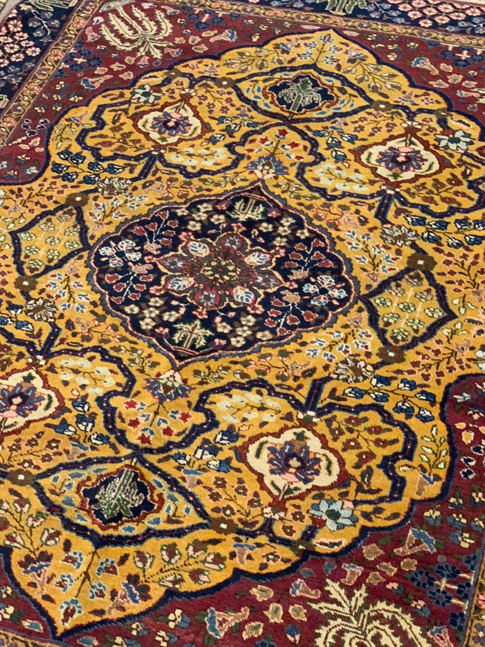 ANTIQUE MESOPOTAMIAN TEBRIZ RUG/CARPET