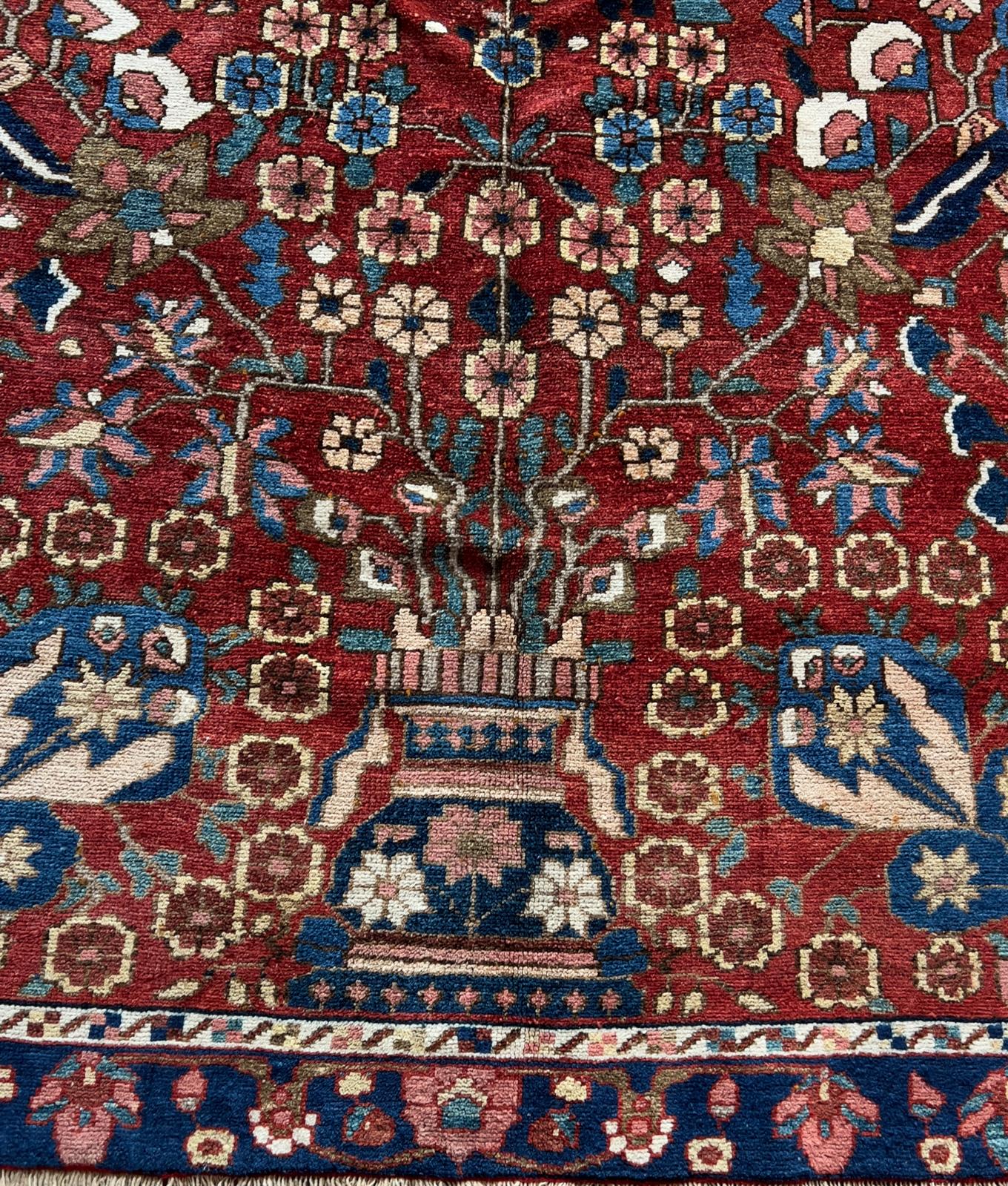 ANTIQUE VASE RUG/CARPET