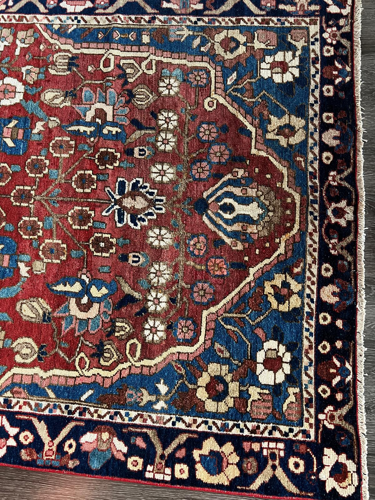 ANTIQUE VASE RUG/CARPET