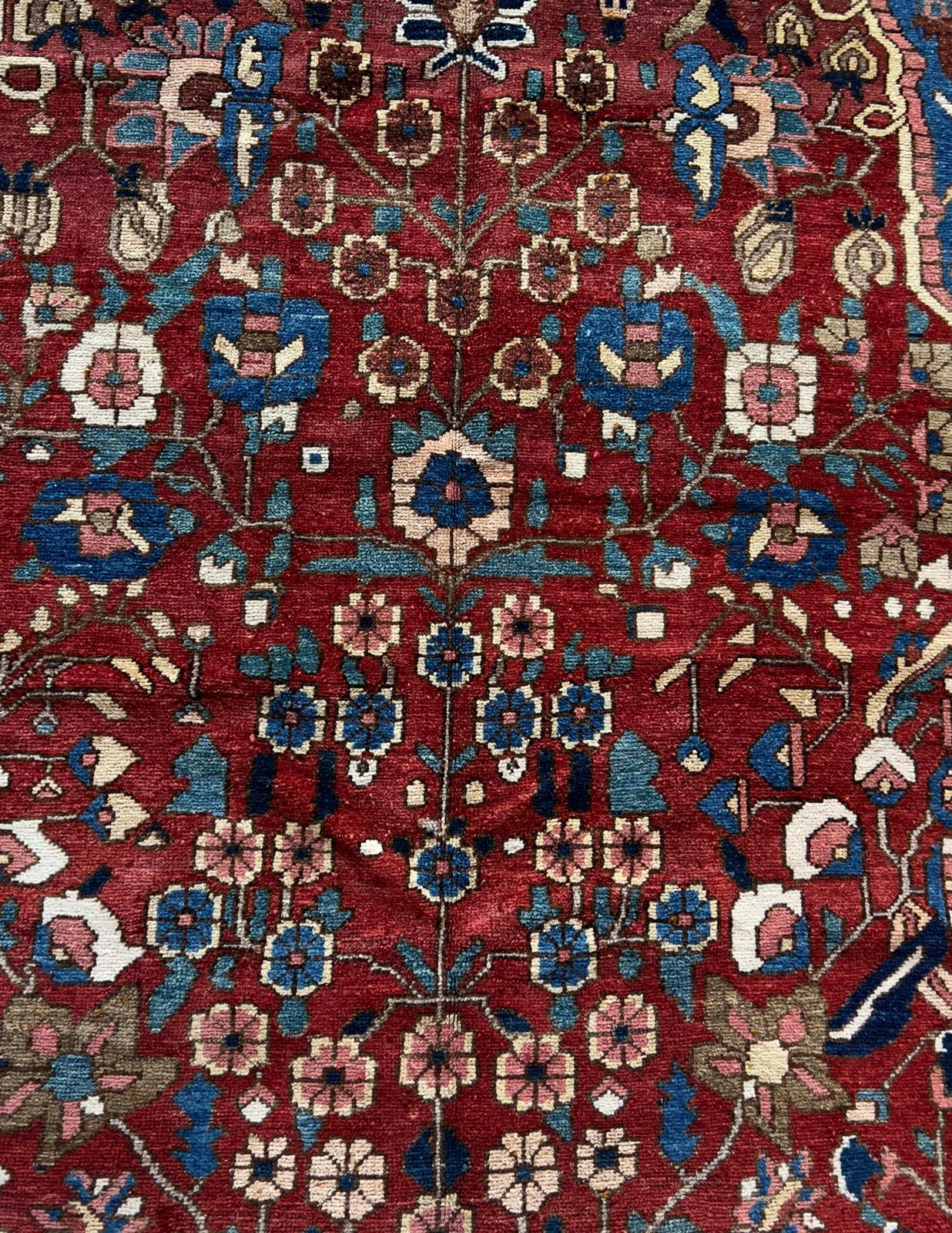 ANTIQUE VASE RUG/CARPET