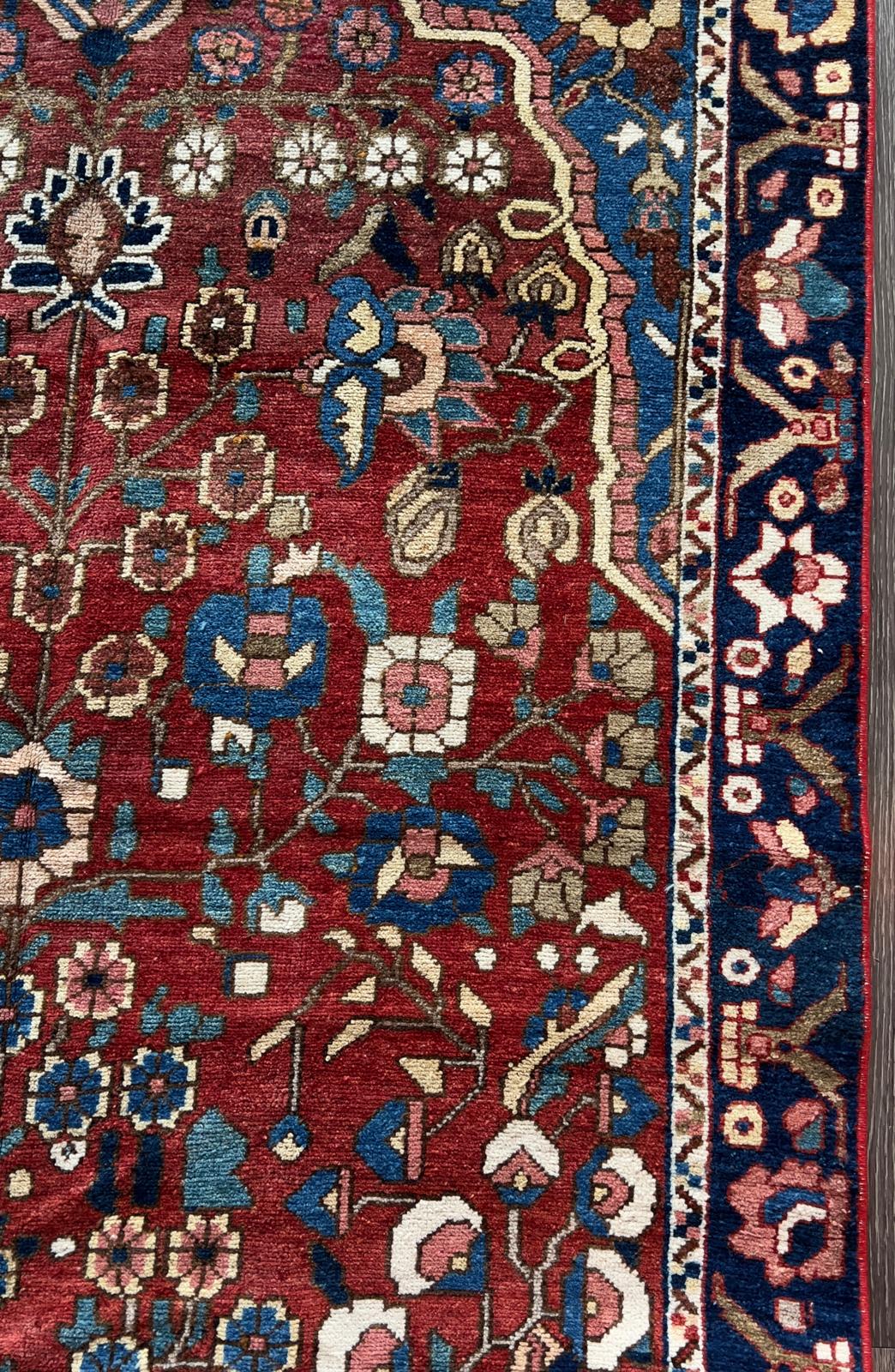 ANTIQUE VASE RUG/CARPET